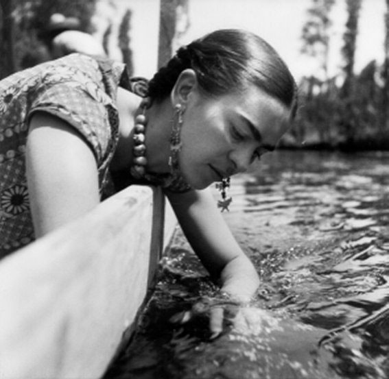 1936 - Frida a Xochimilco