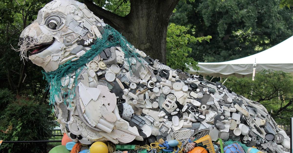 Сделано из того, что прибило морем 