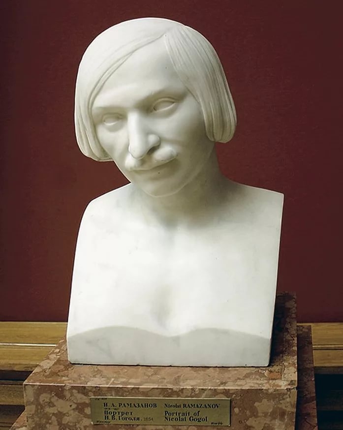 скульптурный портрет Гоголя